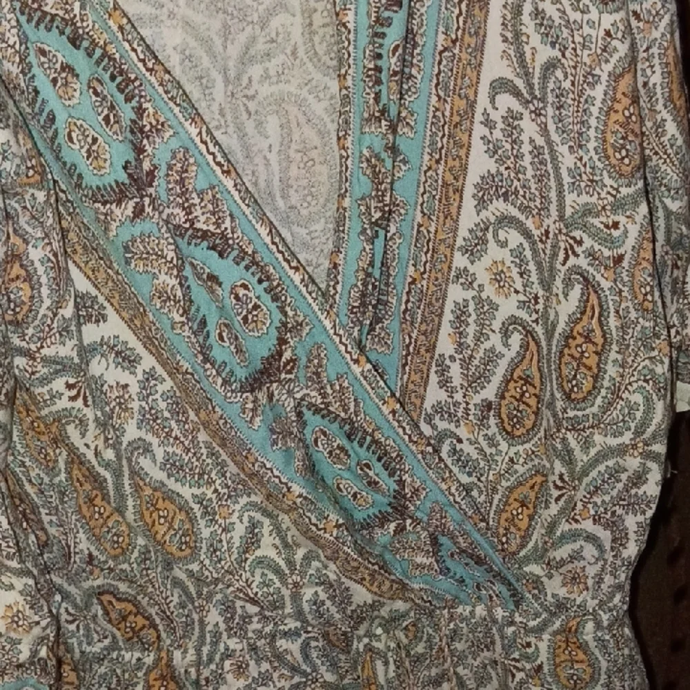 Adorable Chelsea & Violet Paisley Blouse in Blue and Cream - Picture 3 of 7